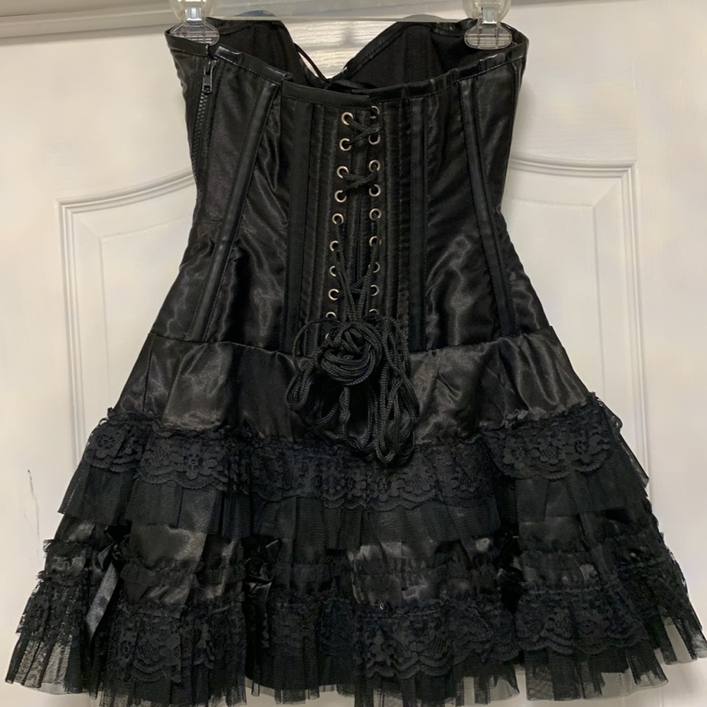 Like new, Medium beautiful black bustier dress to wear for costume parties - Picture 4 of 11